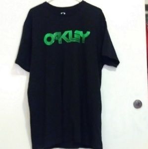 Men's Oakley Shirt
Size XXL